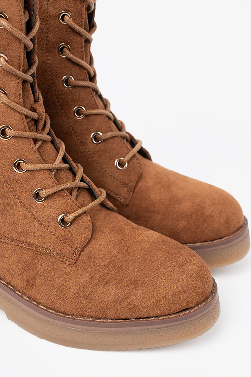 Ērti zābaki In kolorze karmeloInym uz plakanas zoles