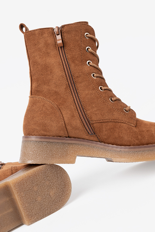 Ērti zābaki In kolorze karmeloInym uz plakanas zoles