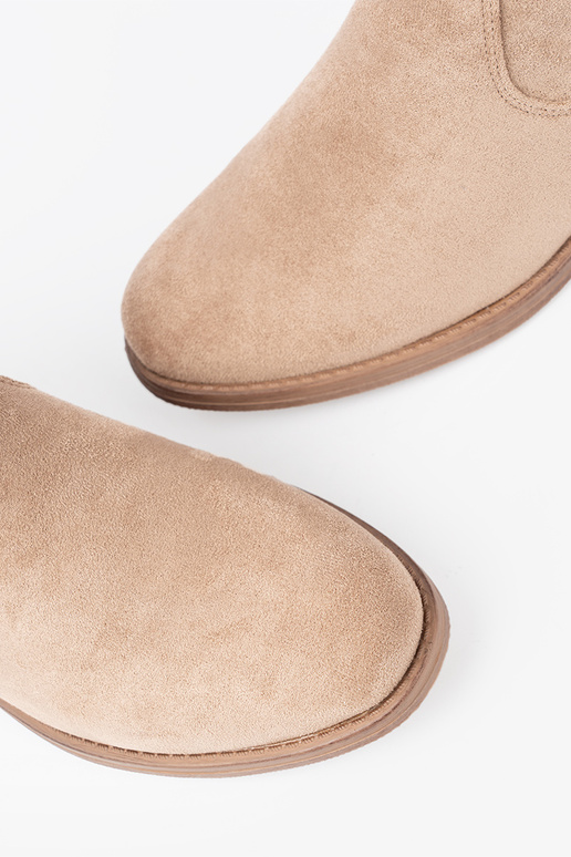 smilšu krāsas zābaki ar volānu augšdaļu