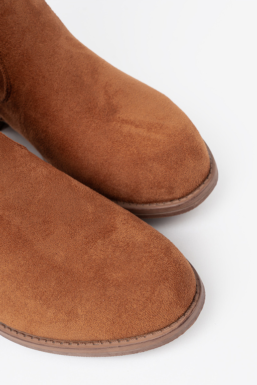 Brūnas krāsas zābaki ar volānu augšdaļu