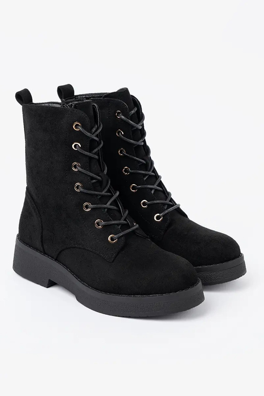 Ērti zābaki In kolorze melna krāsam uz plakanas zoles