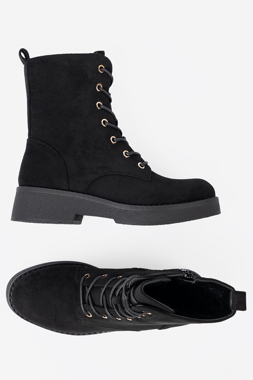 Ērti zābaki In kolorze melna krāsam uz plakanas zoles