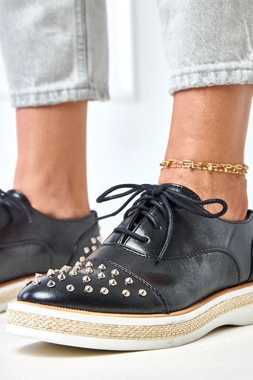 Melnas sieviešu puszābaki ar kniedēm...