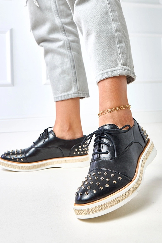 Melnas sieviešu puszābaki ar kniedēm...