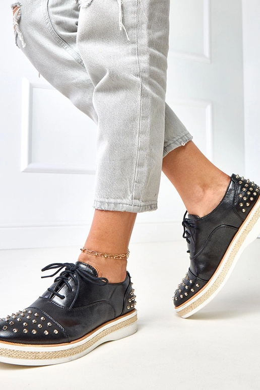 Melnas sieviešu puszābaki ar kniedēm...