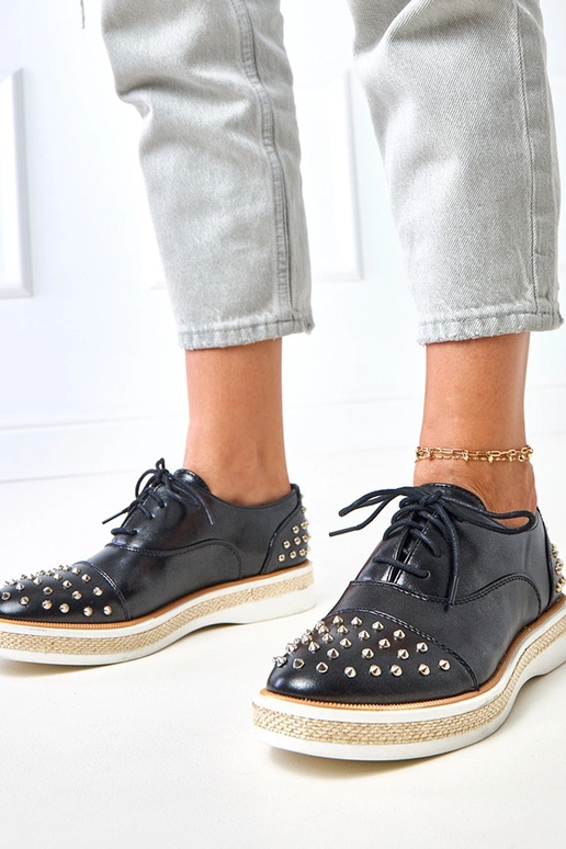 Melnas sieviešu puszābaki ar kniedēm...