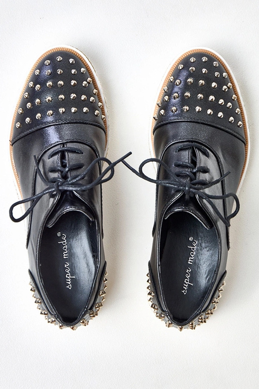 Melnas sieviešu puszābaki ar kniedēm...