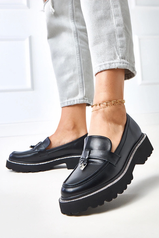 Melnas mokasīni ar rotājumu un...