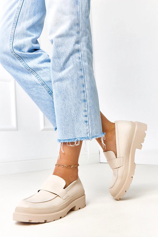 Smilšu krāsas mokasīni no mākslīgās...