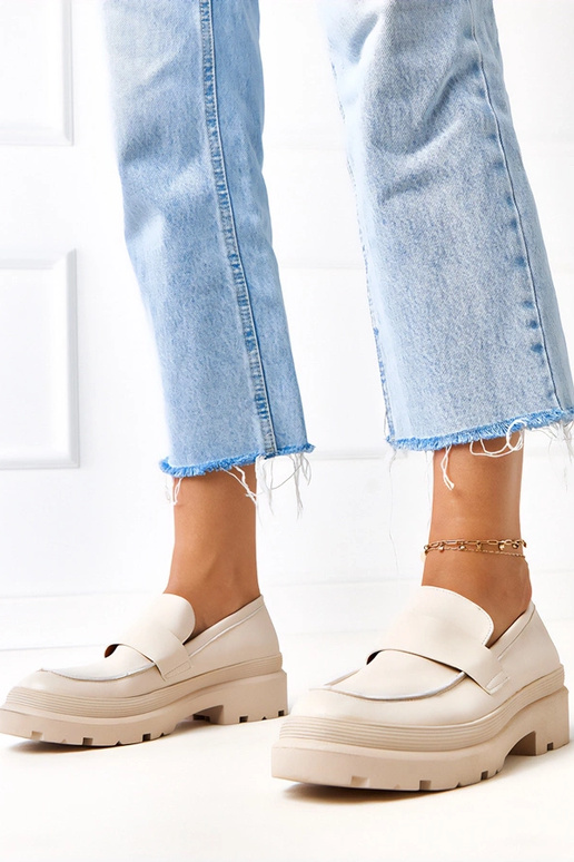 Smilšu krāsas mokasīni no mākslīgās...