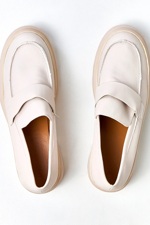 Smilšu krāsas mokasīni no mākslīgās...