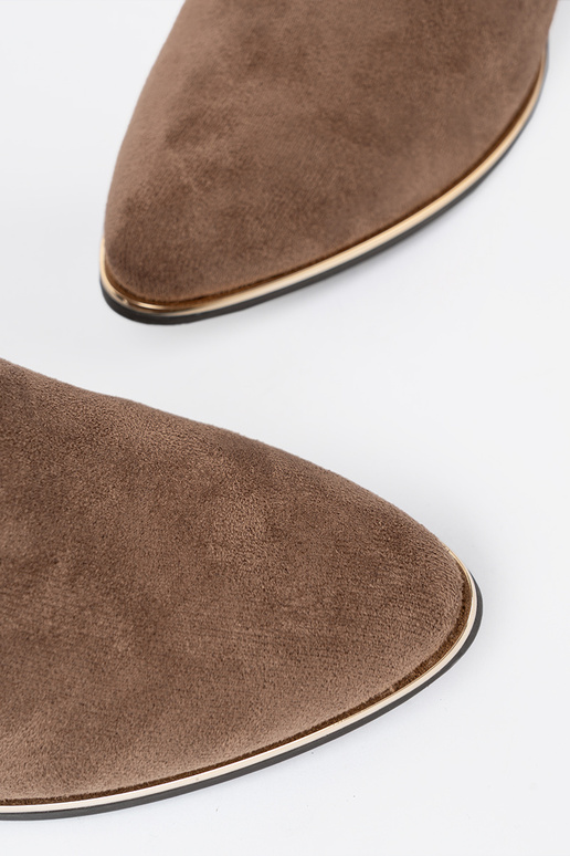 smilšu krāsas zābaki zamšādas uz papēža