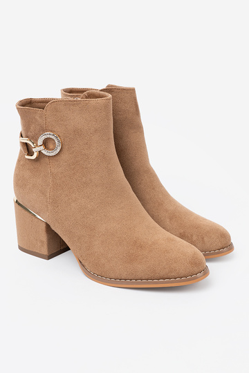 Stilīgs zābaki In odcieniu gaišibrūnsm ze zeltainim detalem