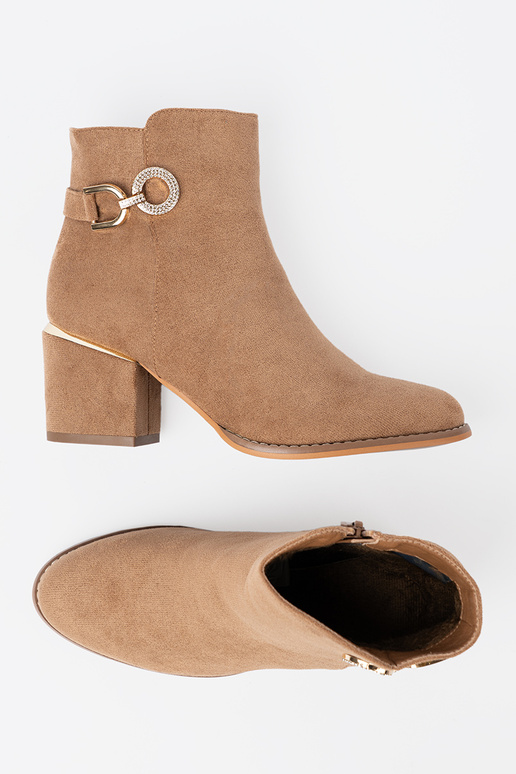 Stilīgs zābaki In odcieniu gaišibrūnsm ze zeltainim detalem