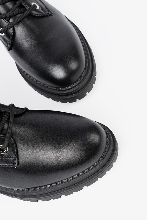 Stilīgs Melnas krāsas zābaki z metaloInym detalem