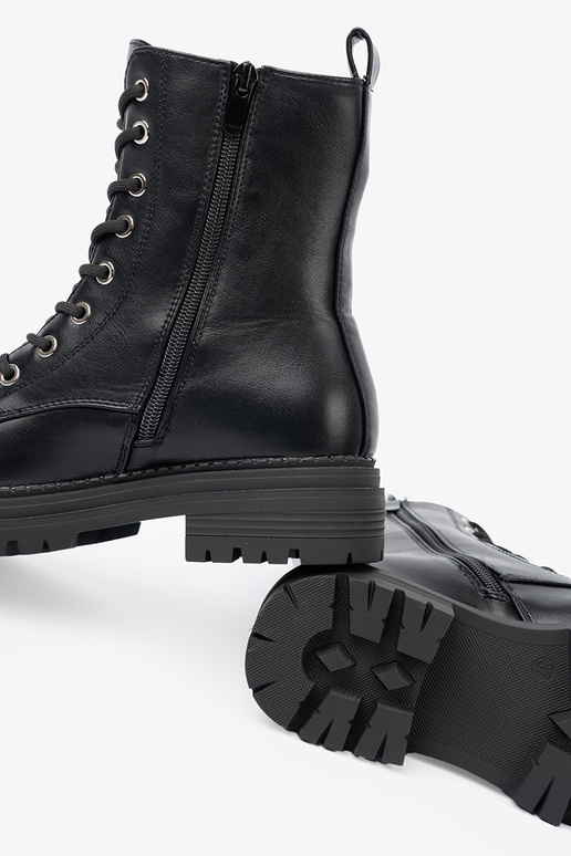 Stilīgs Melnas krāsas zābaki z metaloInym detalem