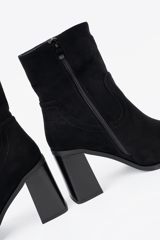 melnas krāsas zābaki uz augstpapēžu kurpēm o klasycznym kroju