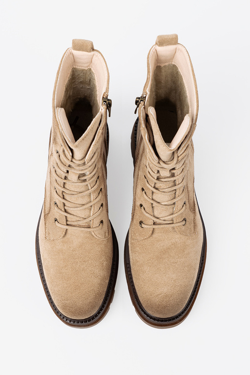 zamšādas bēšs zābaki z solidnym bieżnikiem