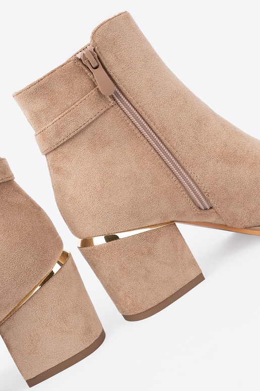 Eleganta stila zābaki bēšs ar dekoratīvu sprādzi