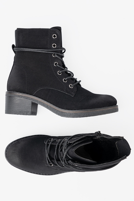 melnas krāsas zābaki mežģīņots uz zema papēža