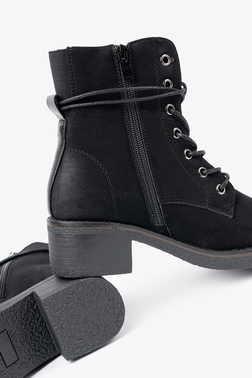 melnas krāsas zābaki mežģīņots uz zema papēža