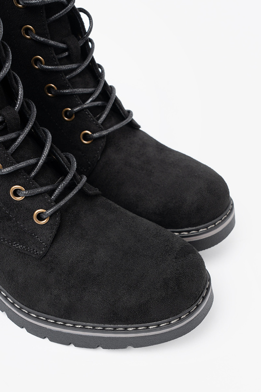 melnas krāsas mežģīņots zābaki z grubą podeszIną