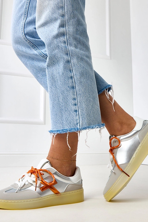 Sudraba sporta apavi ar platformu un... Sudraba sporta apavi ar platformu un...