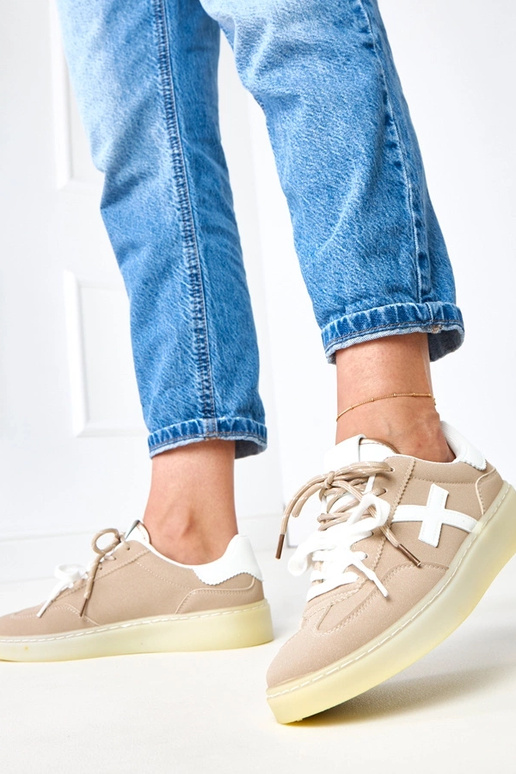 Brūni sporta apavi ar platformu un... Brūni sporta apavi ar platformu un...