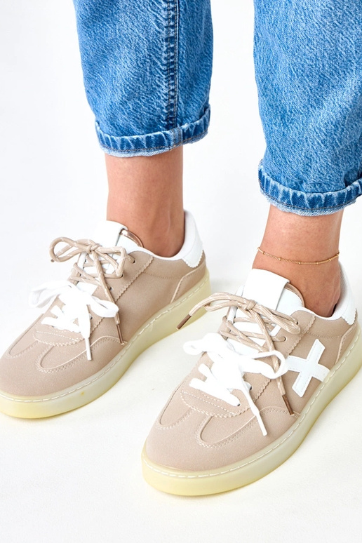 Brūni sporta apavi ar platformu un... Brūni sporta apavi ar platformu un...