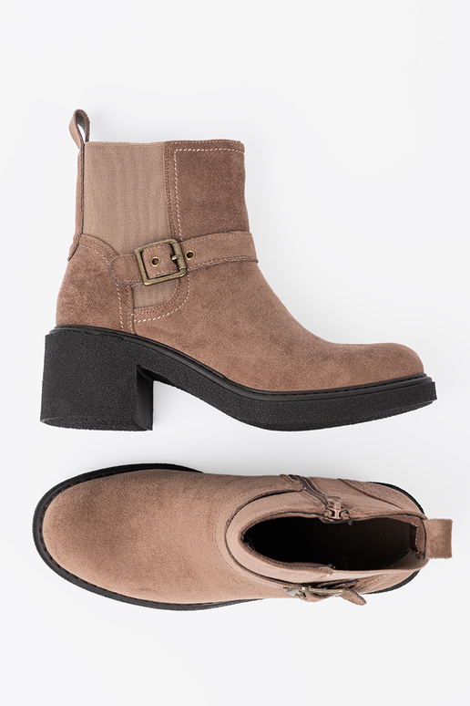 Stilīgs bēšs zābaki uz stabila papēža