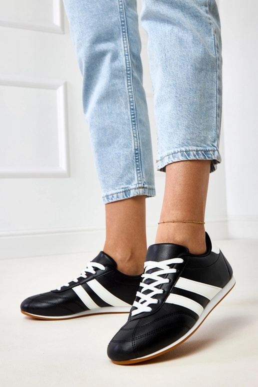 Melni tenisa stila sporta apavi ar... Melni tenisa stila sporta apavi ar...