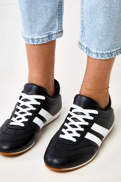 Melni tenisa stila sporta apavi ar... Melni tenisa stila sporta apavi ar...