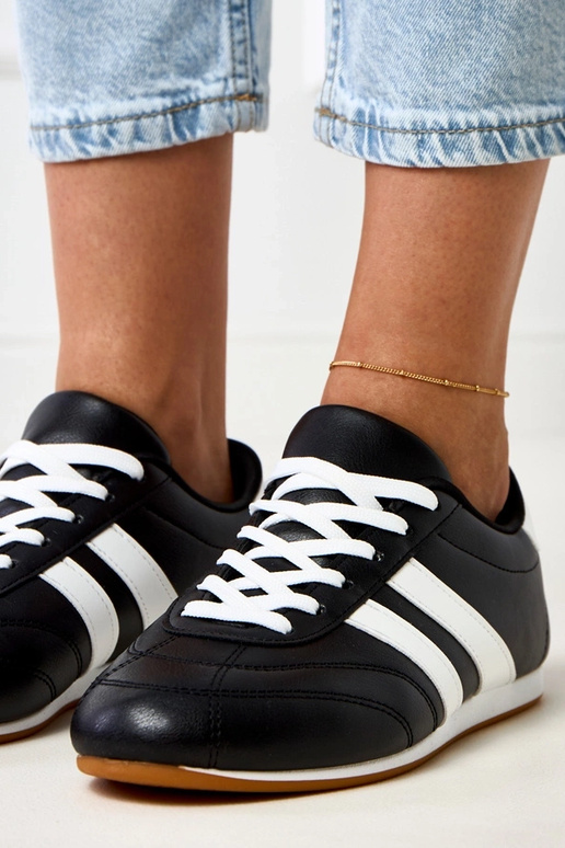 Melni tenisa stila sporta apavi ar... Melni tenisa stila sporta apavi ar...