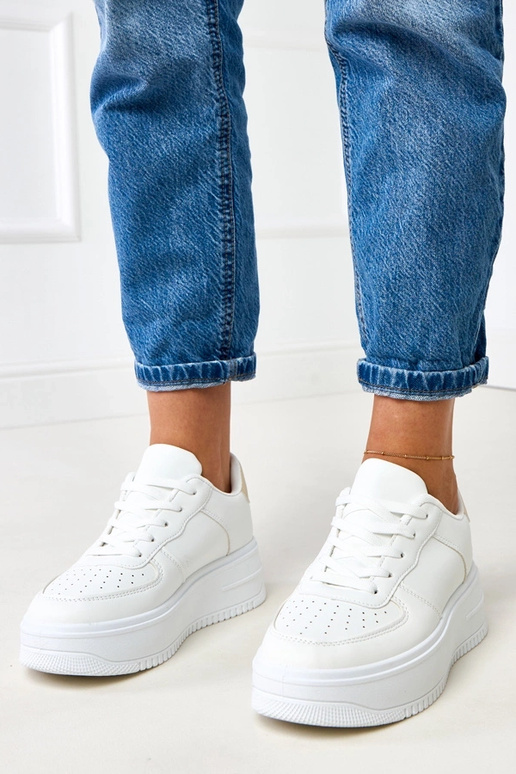 Białe sneakersy na platformie ze... Białe sneakersy na platformie ze...