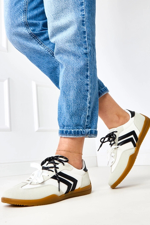 Białe  sneakersy siateczkowe typu... Białe  sneakersy siateczkowe typu...