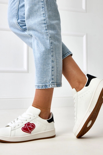 Białe sneakersy na platformie z czerwonymi serduszkami Tela 2