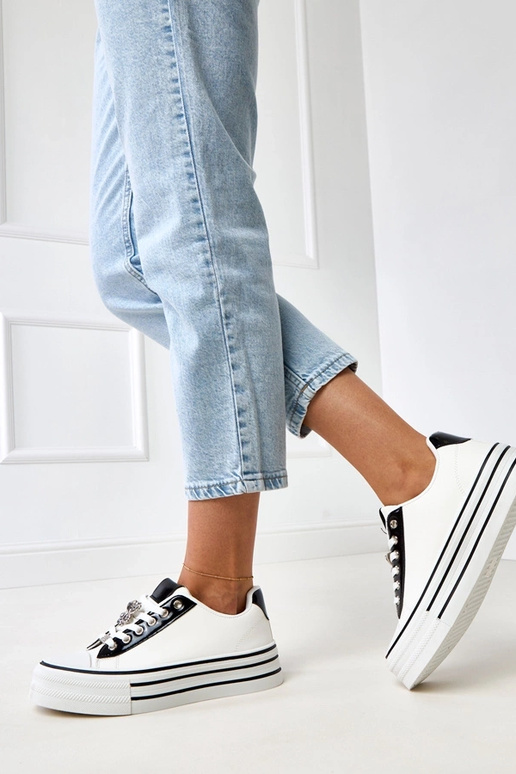 Białe sneakersy na platformie... Białe sneakersy na platformie...