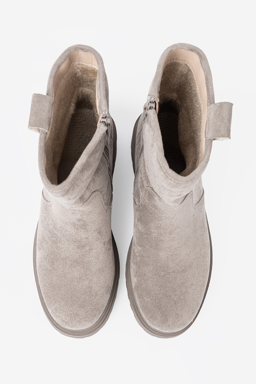 Ērti pelēkas krāsas zābaki na masyInnej podeszInie