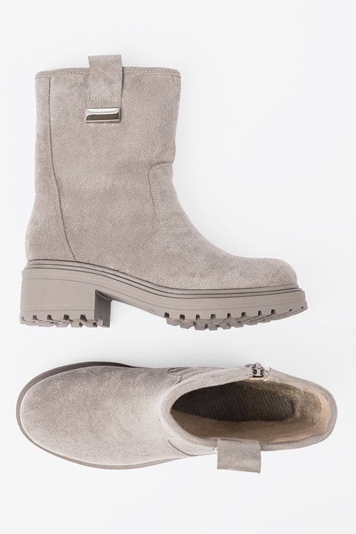 Ērti pelēkas krāsas zābaki na masyInnej podeszInie