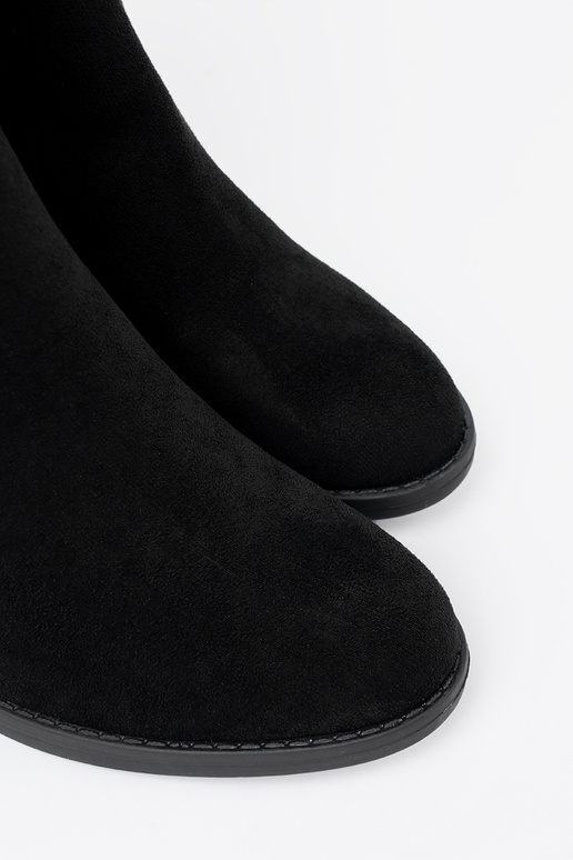 Eleganta stila zābaki Melnas krāsas uz papēža ar volānu augšdaļu