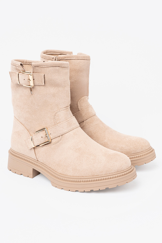 Stilīgs jsnobēšs zābaki ar dekoratīvām sprādzēm