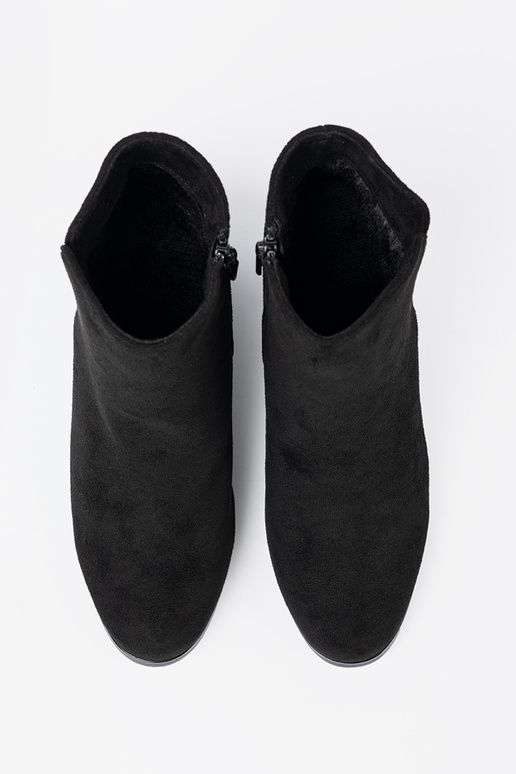 Stilīgs Melnas krāsas zābaki z eleganckim zdobieniem