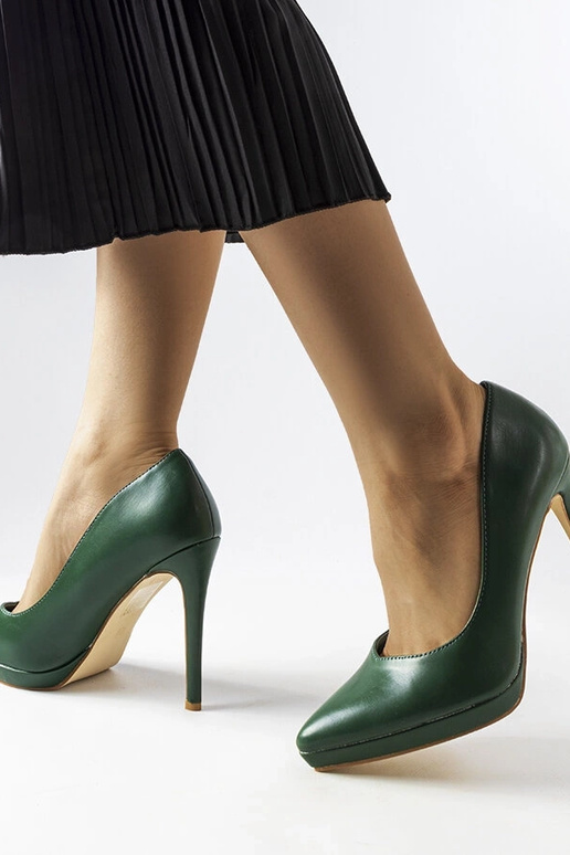 Tumši zaļi klasiskie augstpapēžu... Tumši zaļi klasiskie augstpapēžu...