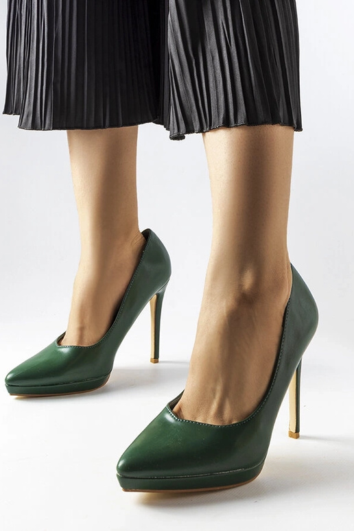 Tumši zaļi klasiskie augstpapēžu... Tumši zaļi klasiskie augstpapēžu...