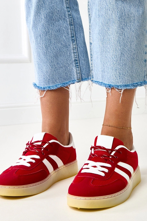 Sarkani tīkla sporta apavi ar baltu... Sarkani tīkla sporta apavi ar baltu...