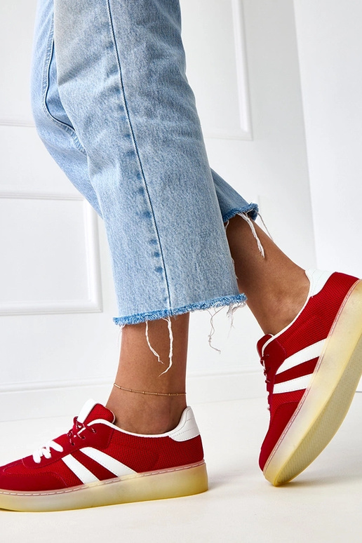 Sarkani tīkla sporta apavi ar baltu... Sarkani tīkla sporta apavi ar baltu...