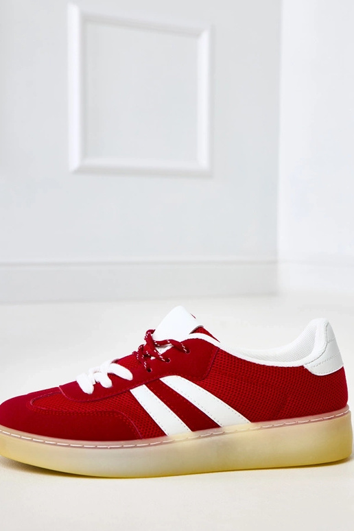 Sarkani tīkla sporta apavi ar baltu... Sarkani tīkla sporta apavi ar baltu...