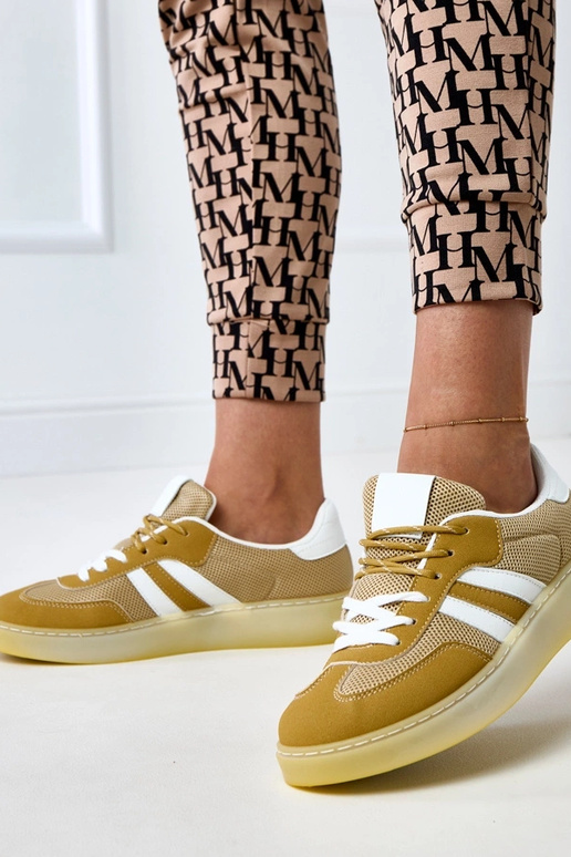 Dzelteni tīkla sporta apavi ar baltu... Dzelteni tīkla sporta apavi ar baltu...