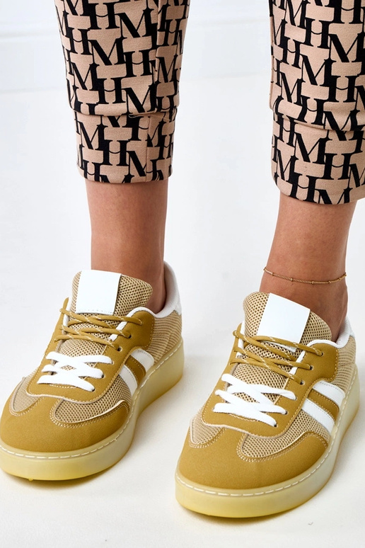 Dzelteni tīkla sporta apavi ar baltu... Dzelteni tīkla sporta apavi ar baltu...