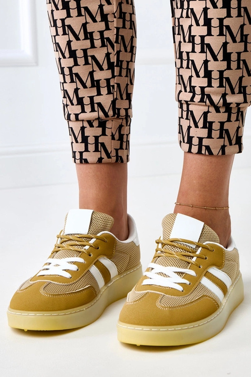 Dzelteni tīkla sporta apavi ar baltu... Dzelteni tīkla sporta apavi ar baltu...